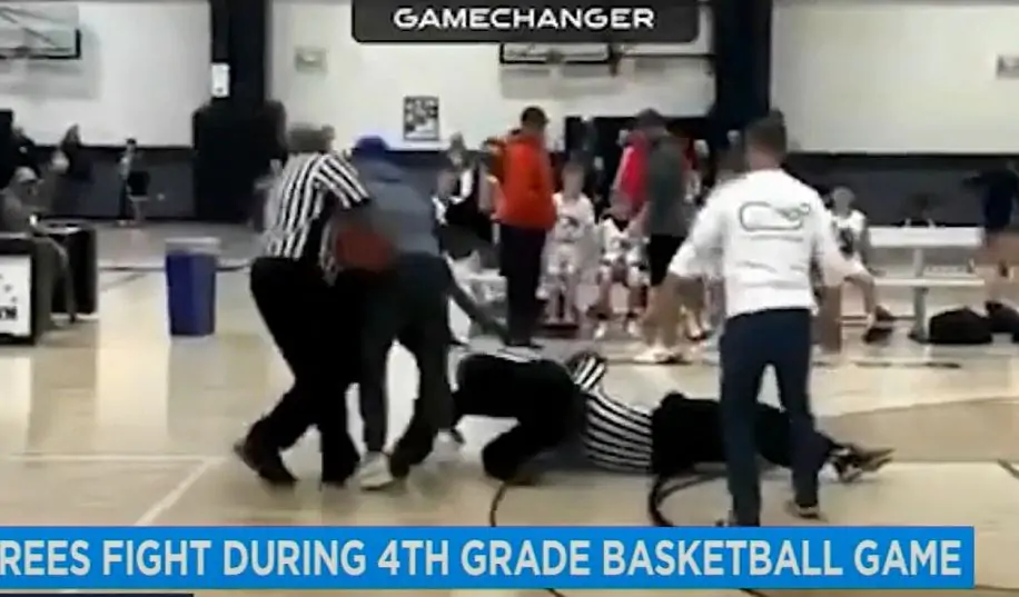У США на матчі дитячих команд судді влаштували бійку – відео