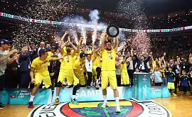 «Фенербахче» в десятый раз выиграл чемпионат Турции