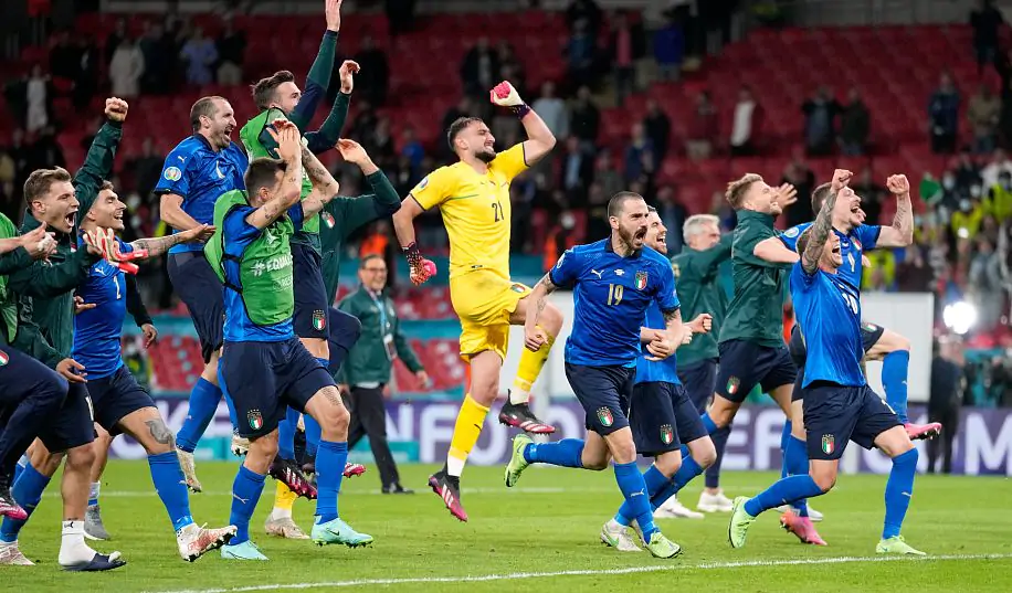 Италия в серии пенальти одолела Испанию и стала первым финалистом Евро-2020