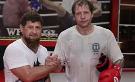 Александр Емельяненко подарил Кадырову титул чемпиона российского телеканала