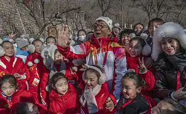 Джеки Чан принял участие в эстафете олимпийского огня накануне Пекина-2022