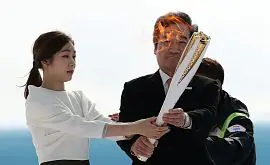 Олимпийский огонь прибыл из Греции в Южную Корею