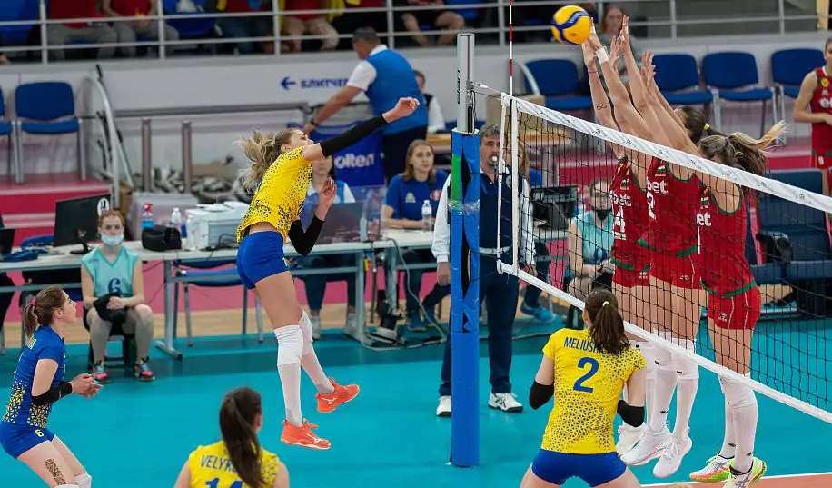 Жіноча збірна України упустила перевагу в першому сеті і « посуху » програла Болгарії
