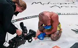 «Чемпионские слезы». Амосов не сдержал эмоции после завоевания титула Bellator