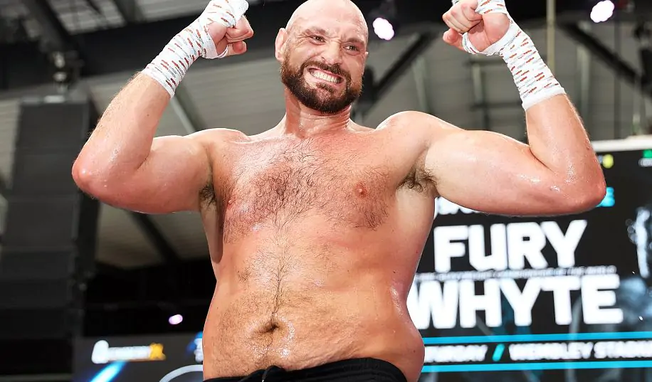 Фьюри поздравил новую звезду UFC после победы над бывшим российским десантником