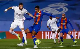 «Реал» обыграл «Барселону» в «мокром» дерби