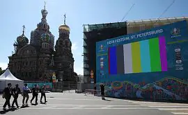 Полиция Санкт-Петербурга попросила фаната убрать флаг сборной Украины в фан-зоне Евро-2020