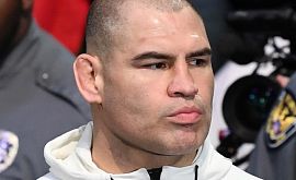 Экс-звезда UFC сразу после освобождения под залог вернулся в рестлинг