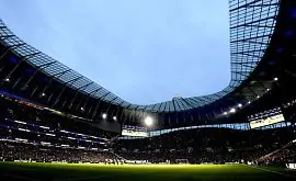 Над стадионом «Тоттенхэма» во время матча против «Арсенала» может пролететь самолет с баннером «Леви — на выход»