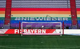 «Бавария» растянула радужный флаг за воротами на матче с «Хоффенхаймом»