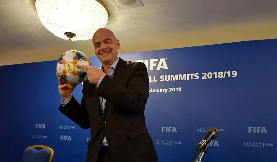 Президент FIFA заявил о намерении провести ЧМ-2022 расширенным составом участников