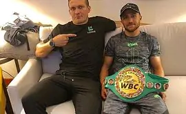 Усик поздравил Ломаченко с завоеванием очередного титула чемпиона мира 
