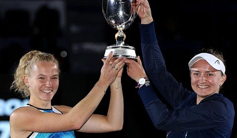Крейчикова и Синякова выиграли Итговый турнир WTA в парном разряде
