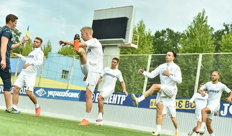 Сборная Украины провела вторую тренировку. Малиновский и Лунин уже тренировались с командой