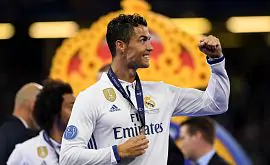 Роналду отдал медаль за победу в Лиге чемпионов своей подруге