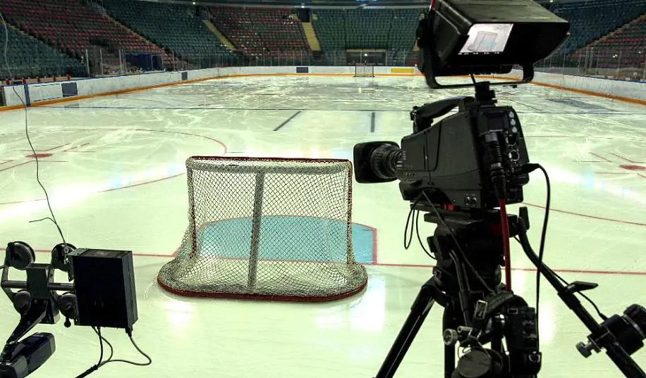 НХЛ задействует новейшие технологии при игре без зрителей