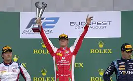 Сын легендарного Михаэля Шумахера впервые выиграл гонку Формулы-2