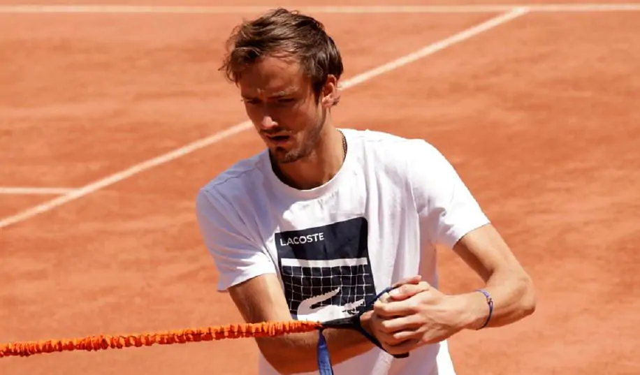 Медведєв: « Мені подобаються умови на Roland Garros в цьому році, поки все відмінно »