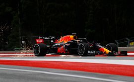 Троих пилотов Формулы-1 развернуло на первом же повороте на Гран-при Австрии