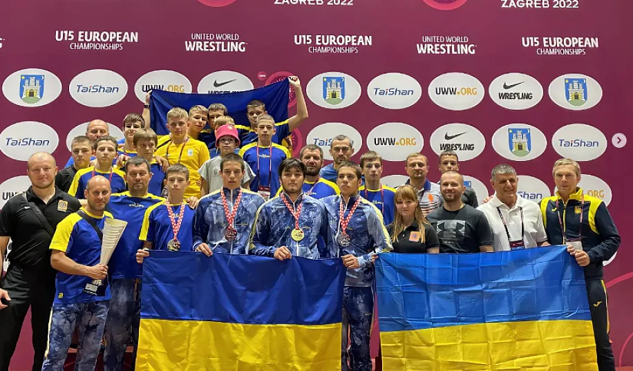 Збірна України U-15 з греко-римської боротьби стала третьою в командному заліку на ЧЄ