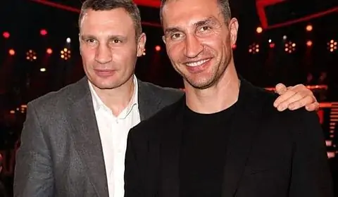 Братья Кличко посетили игру между «Динамо» и «Шахтером» 