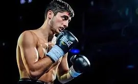 Украинский боксер странным решением судей проиграл россиянину в бою за пояс WBC
