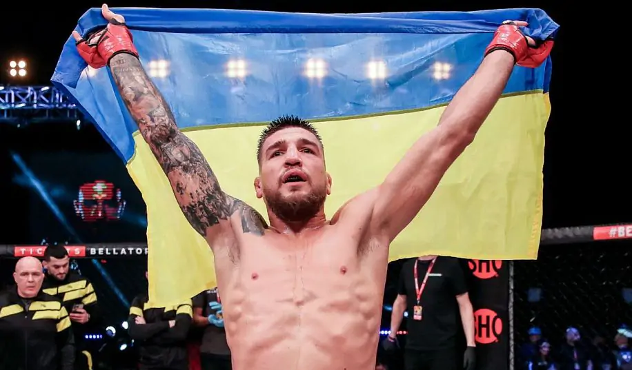 Амосов повернув чемпіонський пояс Bellator своїй мамі