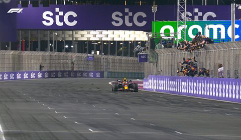 Перес удержал победу на Гран-при Саудовской Аравии. Ферстаппен отыграл 13 позиций