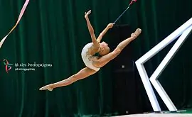 Як дівчинка з алопецією підкорює світ художньої гімнастики