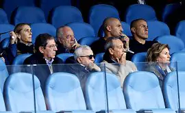 Президент Наполи пообещал игрокам большие деньги за проход Барселоны в Лиге чемпионов