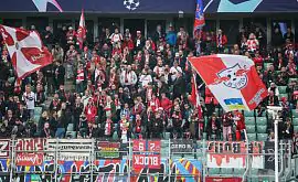 Стюарды приказали снять красно-черный флаг УПА во время матча «Шахтер» – «Лейпциг»