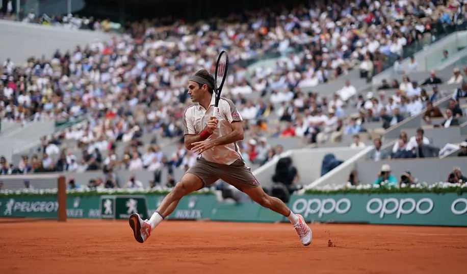Федерер сделал по брейку в каждом из сетов и пробился в третий круг Roland Garros