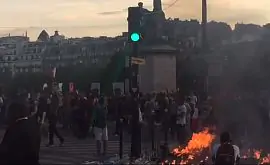 В Париже фанаты устроили беспорядки во время финала Евро. Видео