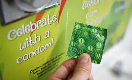 Навіщо? Організатори Токіо-2020 видадуть спортсменам 160 тисяч презервативів, але заборонять їх використовувати