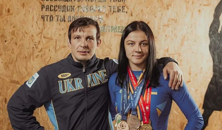 Призер Олимпиады-2020 Коляденко подарила квартиру своему тренеру