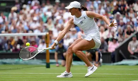 Швентек вышла в 1/8 финала Wimbledon-2023
