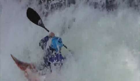 Самые невероятные прыжки с водопадов на каноэ