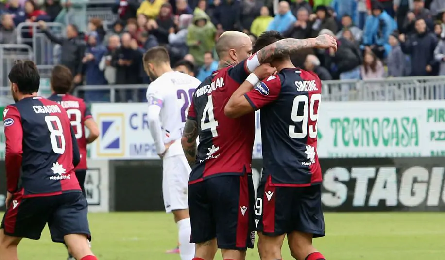 «Кальяри» поднялся в зону Лиги чемпионов, забив пять мячей «Фиорентине»