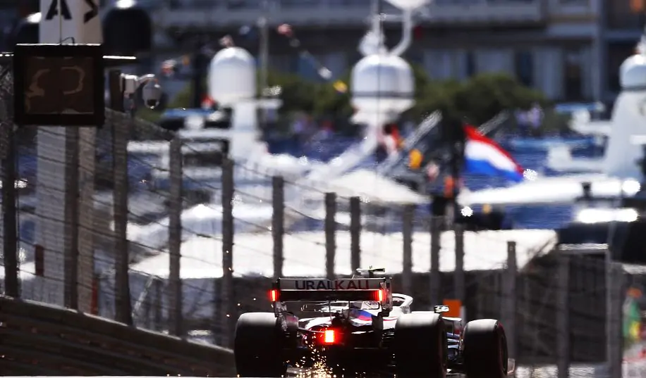 Шумахер потрапив в аварію на тренуванні в Монако. Відео