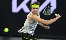 Зверев вышел в 1/4 финала Australian Open, без проблем разобравшись с Лайовичем 