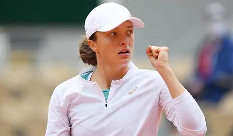Невероятная Швентек деклассировала Подороску и стала первой финалисткой Roland Garros