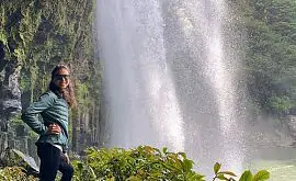 Милая украинская легкоатлетка посетила водопад в Новой Зеландии