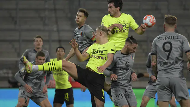 Гол Холанда не врятував «Боруссію» від вильоту з Кубка Німеччини від команди з другого дивізіону 