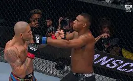 Перейра нокаутировал Хилла в главном событии UFC 300