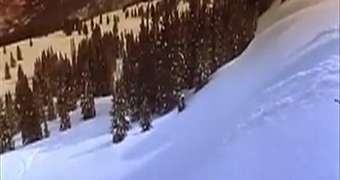 Неймовірний спуск на байдарці по сніжному схилу